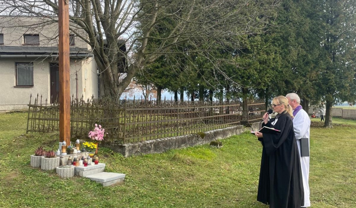 Vysvätenie centrálneho kríža na cintoríne