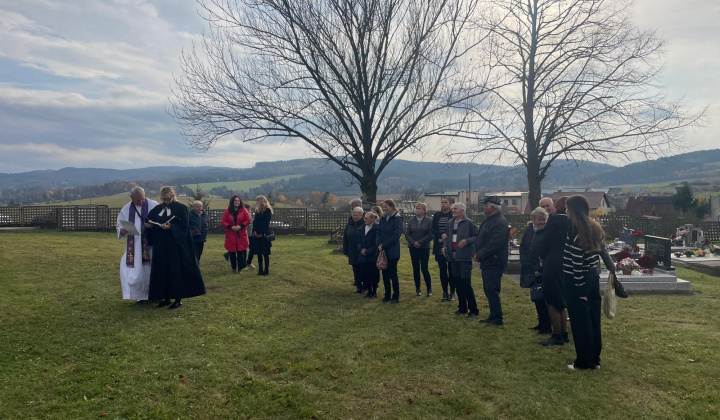 Vysvätenie centrálneho kríža na cintoríne