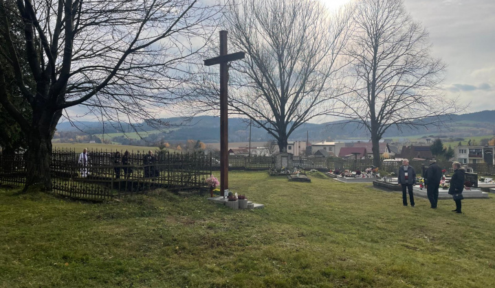 Vysvätenie centrálneho kríža na cintoríne